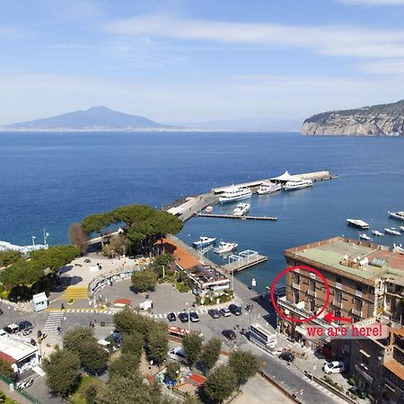 Amore Rentals - Appartamento La Terrazza Sul Porto 2 Sorrento Exterior foto