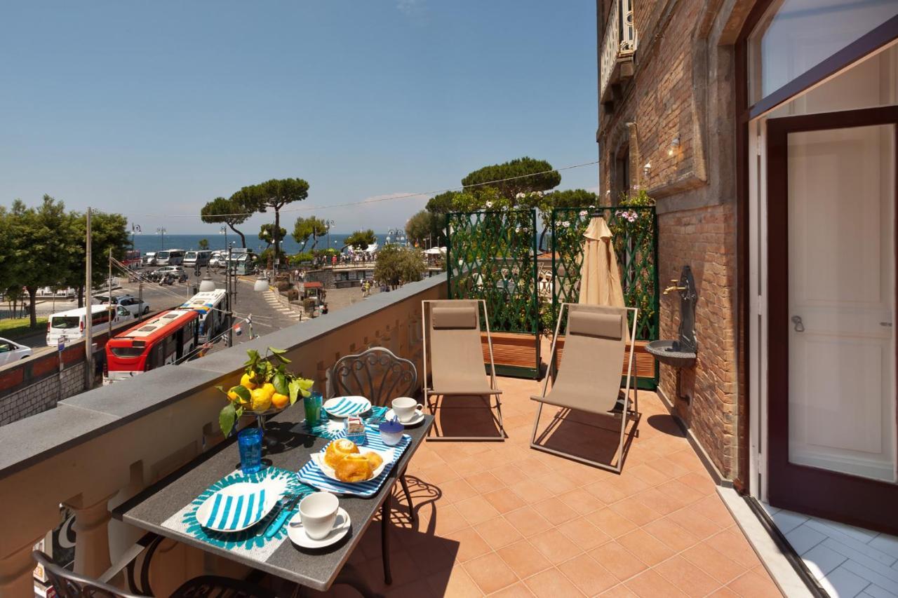 Amore Rentals - Appartamento La Terrazza Sul Porto 2 Sorrento Exterior foto